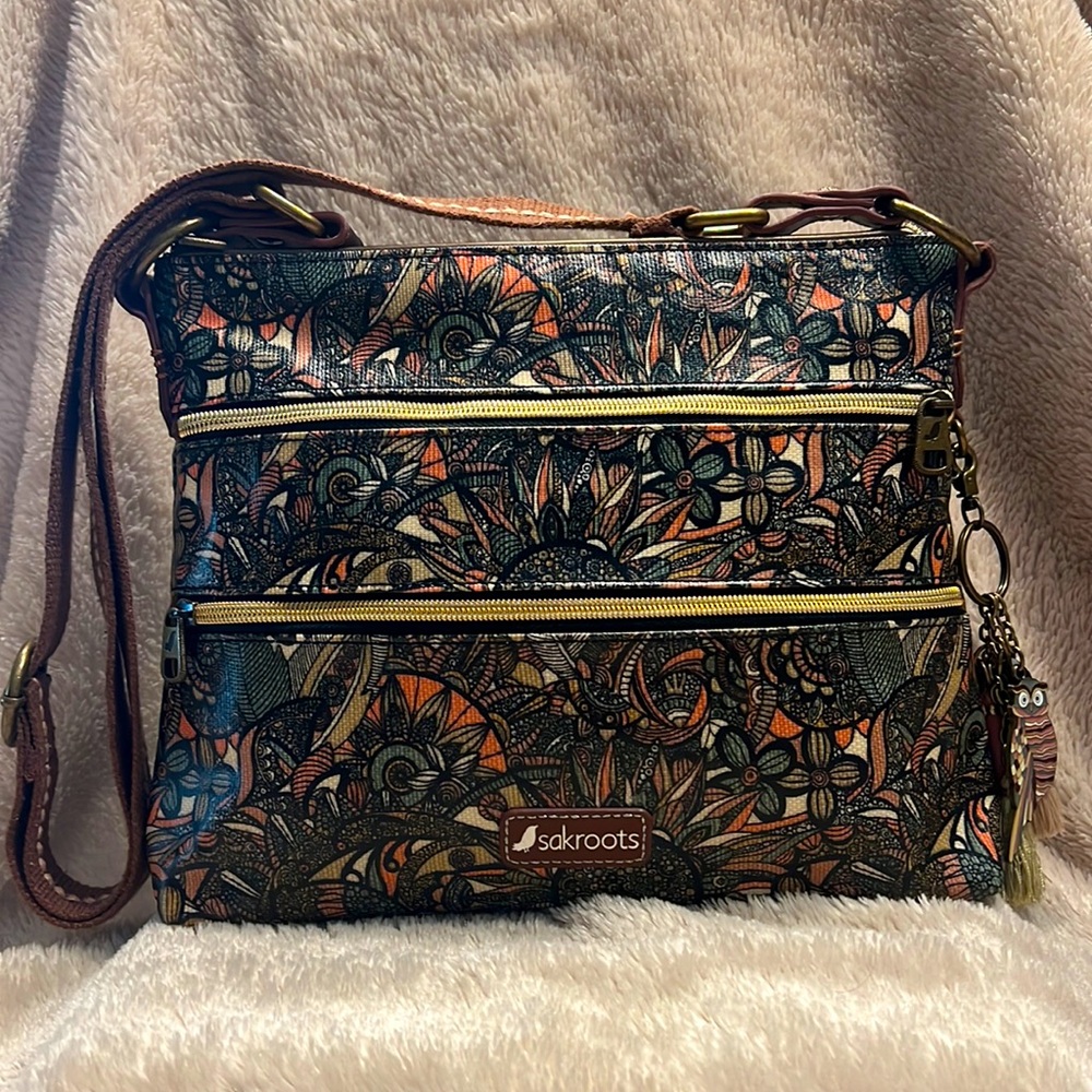 SAKROOTS Artist Circle City Crossbody - Picture 4 of 17